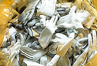 ポリウレタン製手袋の検品