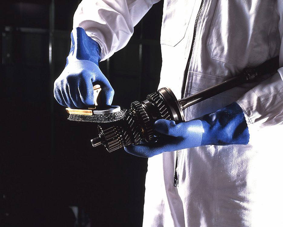 優れた耐油性・耐摩耗性