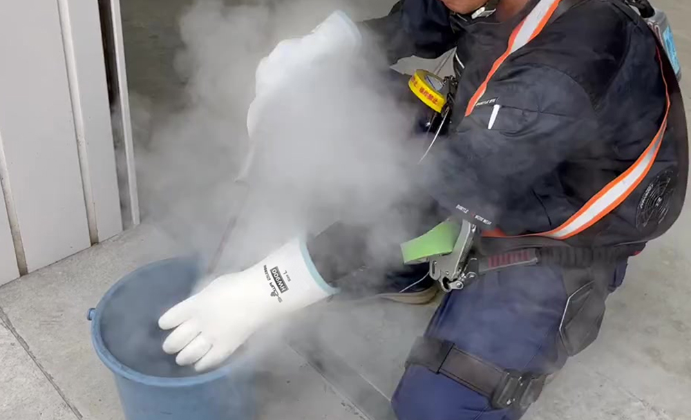 防水性があるため、蒸気や液体を伴う作業にお使いいただけます