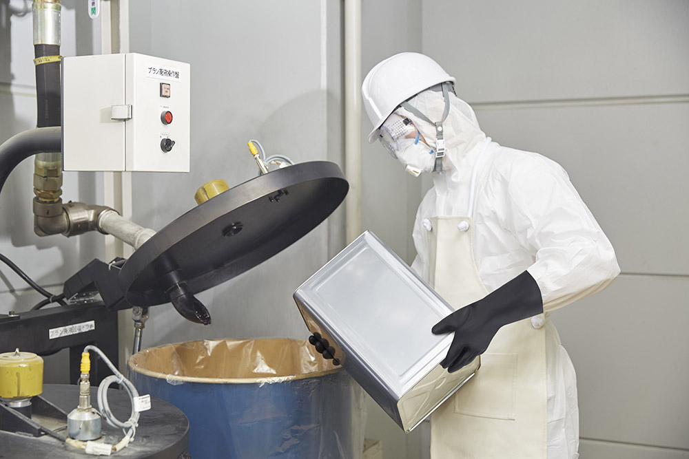 ユース画像 (CN920 フッ素ゴム製化学防護手袋)